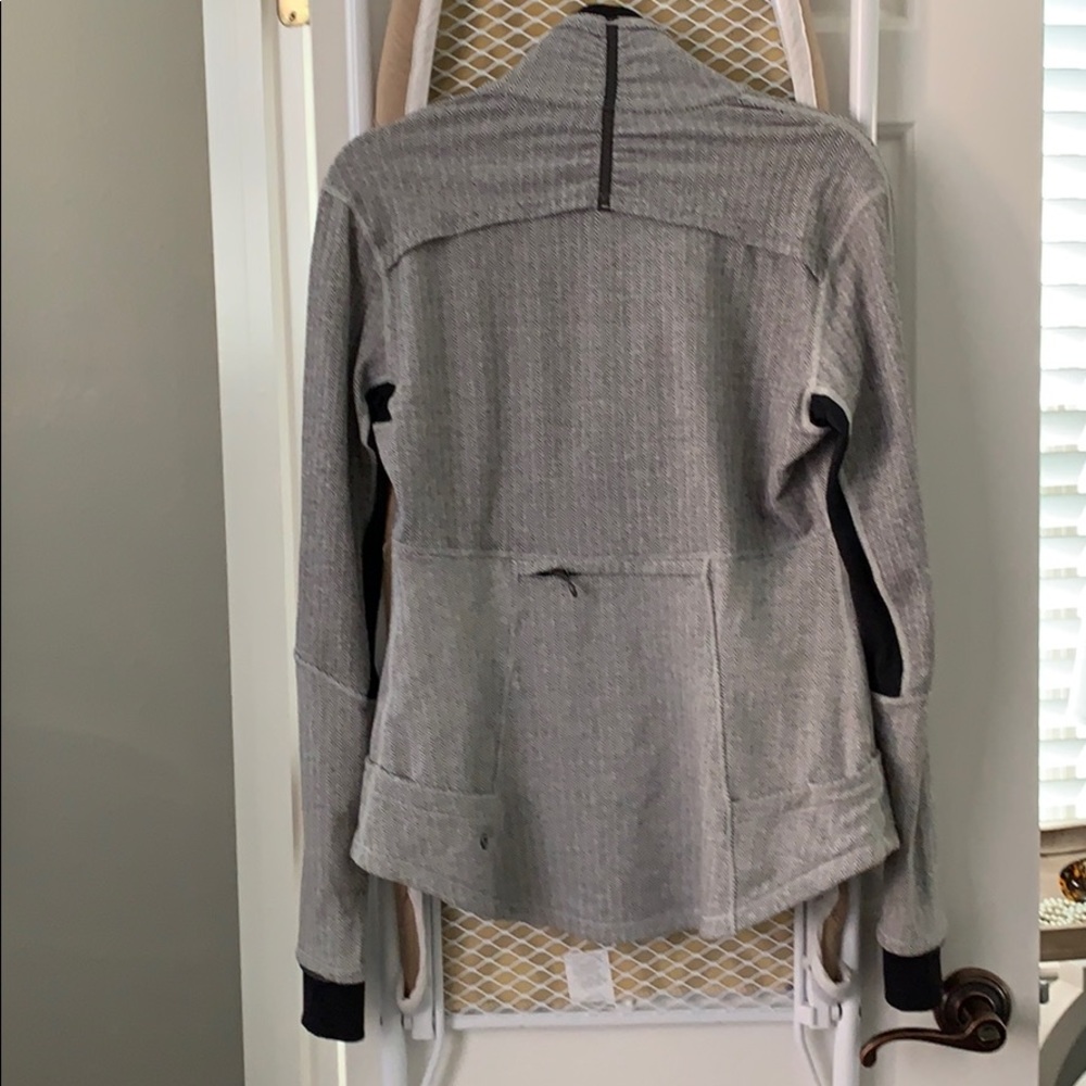 Lululemon top - Picture 3 of 3